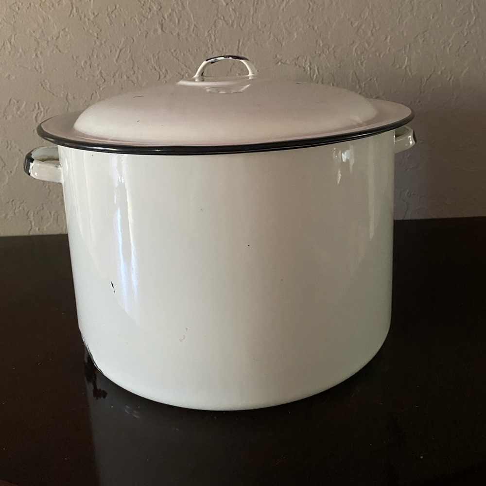 Antique 1920’s Large White Black Trim Enamel Ware Pot Great Antique Condition